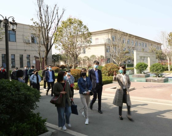 实力见证！多家药企负责人参观宏基药业口罩生产车间
